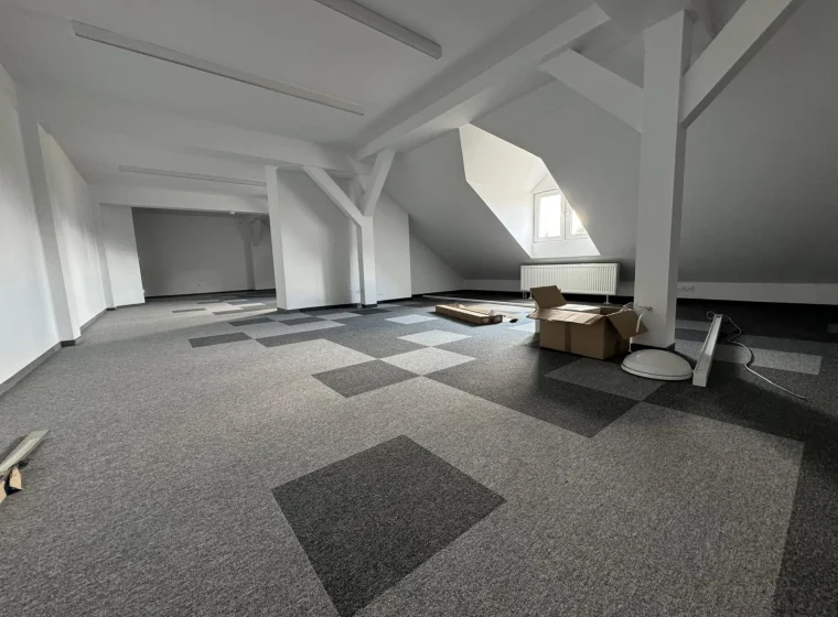 Kompleksowa realizacja podłóg w przestrzeni edukacyjnej - Szkoła Podstawowa w Mławie