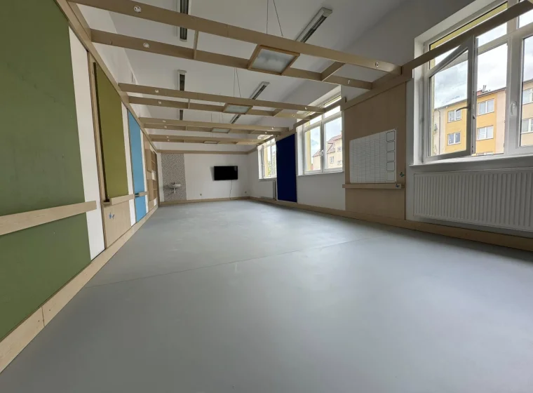 Kompleksowa realizacja podłóg w przestrzeni edukacyjnej - Szkoła Podstawowa w Mławie