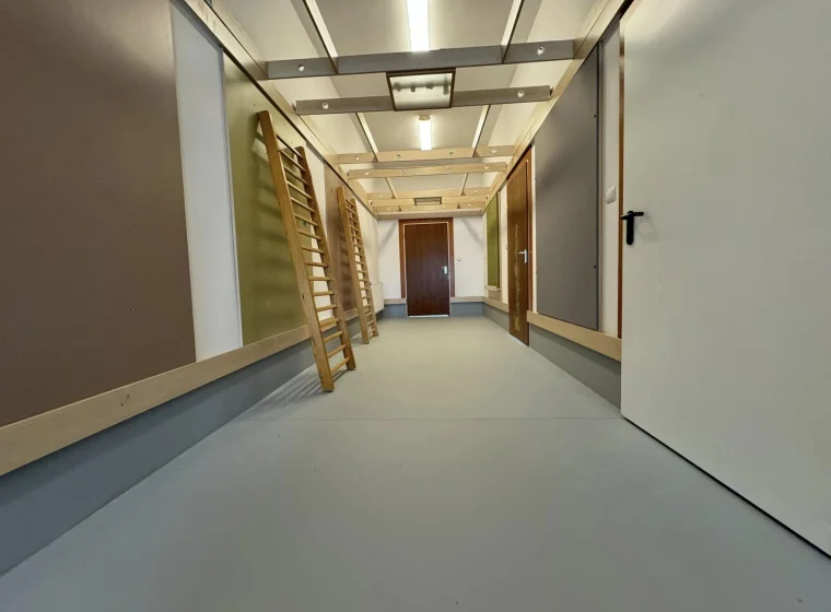 Kompleksowa realizacja podłóg w przestrzeni edukacyjnej - Szkoła Podstawowa w Mławie