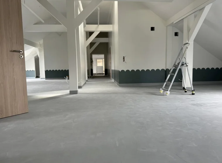 Kompleksowa realizacja podłóg w przestrzeni edukacyjnej - Szkoła Podstawowa w Mławie