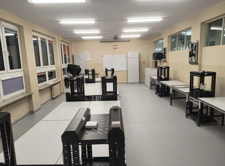 Kompleksowa wymiana podłóg w Technikum Informatycznym