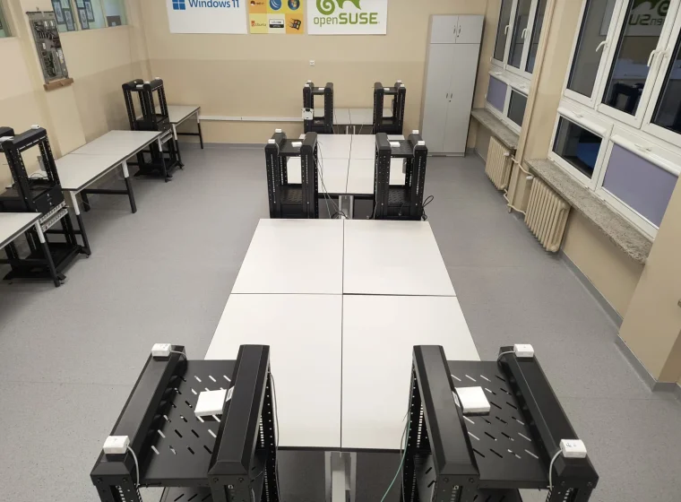 Kompleksowa wymiana podłóg w Technikum Informatycznym