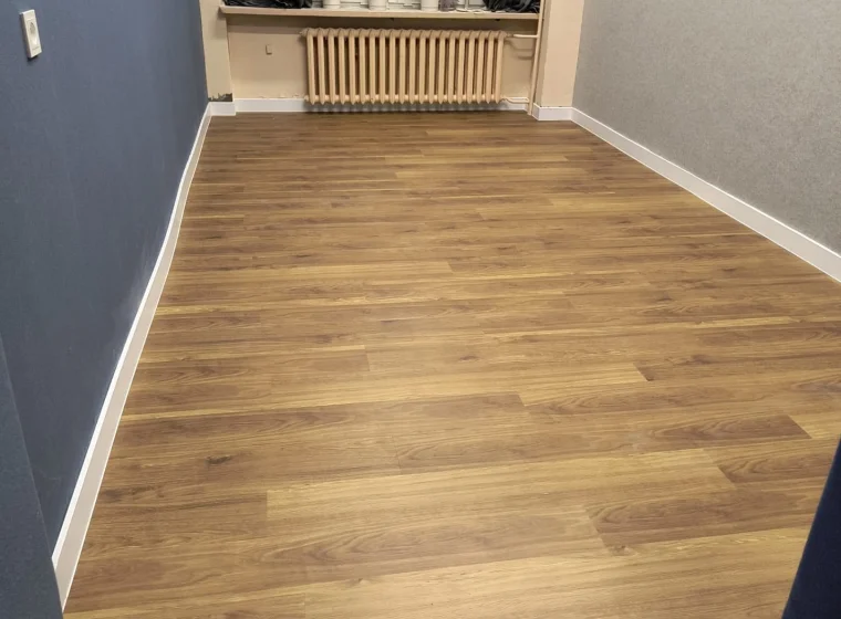 Kompleksowa wymiana podłóg w Technikum Informatycznym