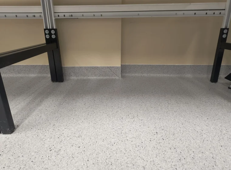 Kompleksowa wymiana podłóg w Technikum Informatycznym