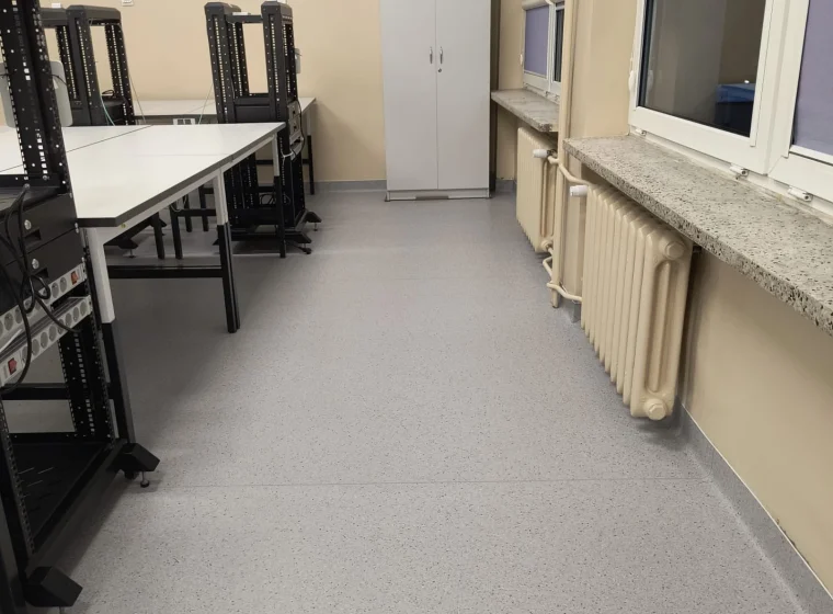 Kompleksowa wymiana podłóg w Technikum Informatycznym