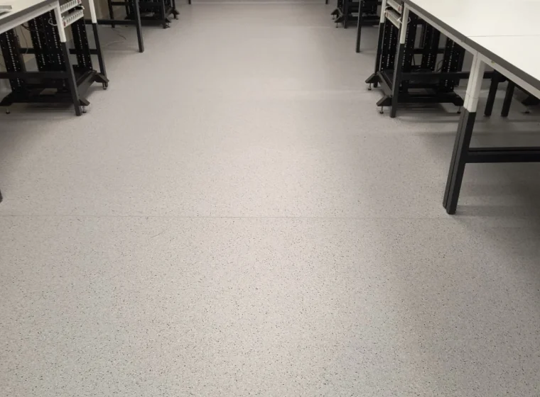 Kompleksowa wymiana podłóg w Technikum Informatycznym