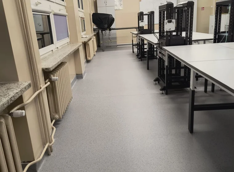 Kompleksowa wymiana podłóg w Technikum Informatycznym