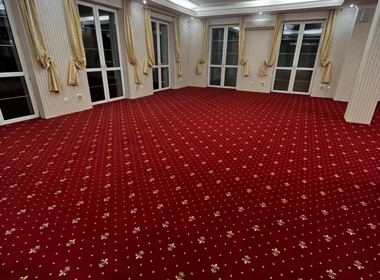 Sala bankietowa w Rezydencji Zalewskich, czerwona klasyczna wykładzina dywanowa w rolce