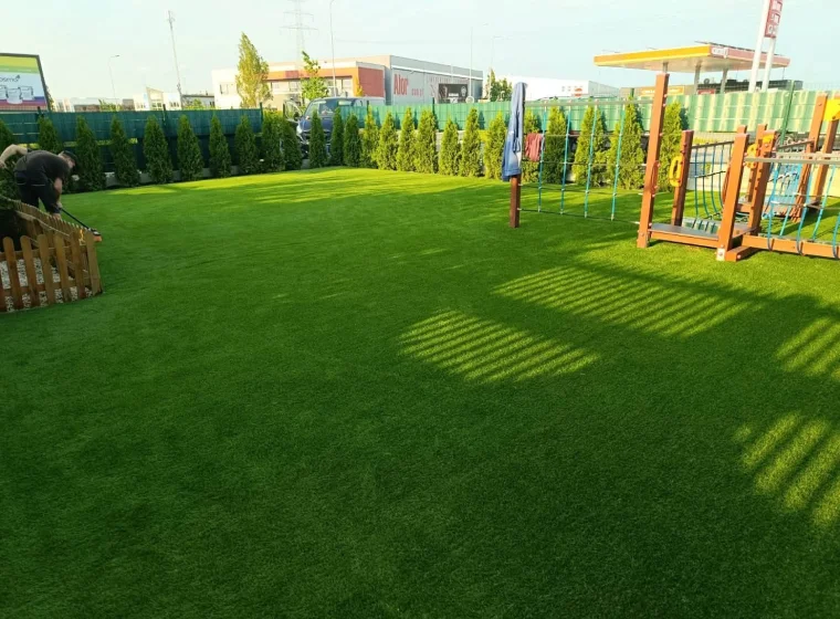 Sztuczna trawa na placu zabaw 200 m² | Warszawa – realizacja