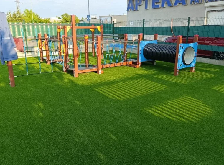 Sztuczna trawa na placu zabaw 200 m² | Warszawa – realizacja