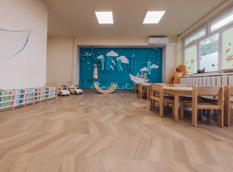 Realizacja montażu wykładziny w żłobku – 600 m² ciepła i przytulności
