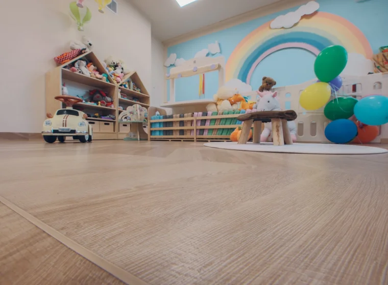 Realizacja montażu wykładziny w żłobku – 600 m² ciepła i przytulności