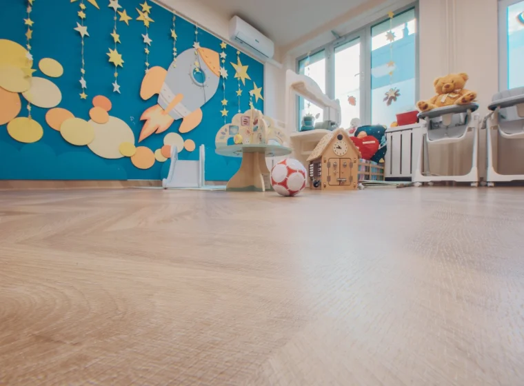 Realizacja montażu wykładziny w żłobku – 600 m² ciepła i przytulności