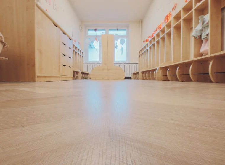Realizacja montażu wykładziny w żłobku – 600 m² ciepła i przytulności