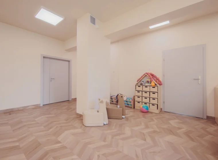 Realizacja montażu wykładziny w żłobku – 600 m² ciepła i przytulności