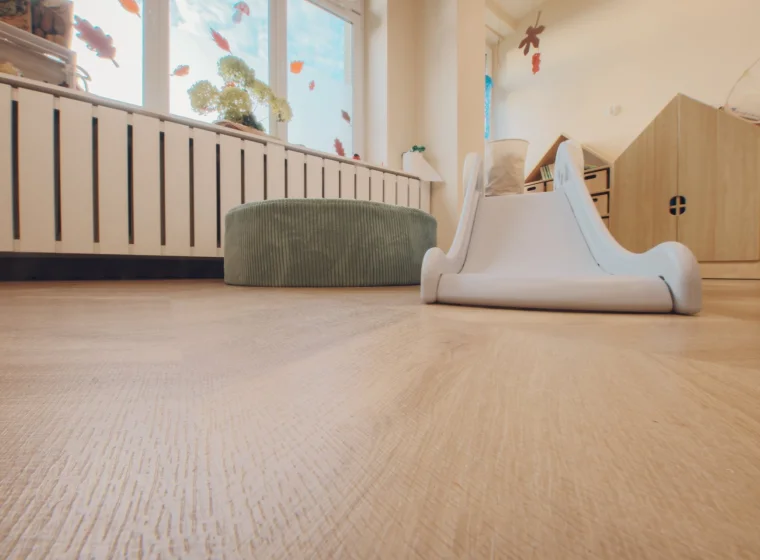 Realizacja montażu wykładziny w żłobku – 600 m² ciepła i przytulności