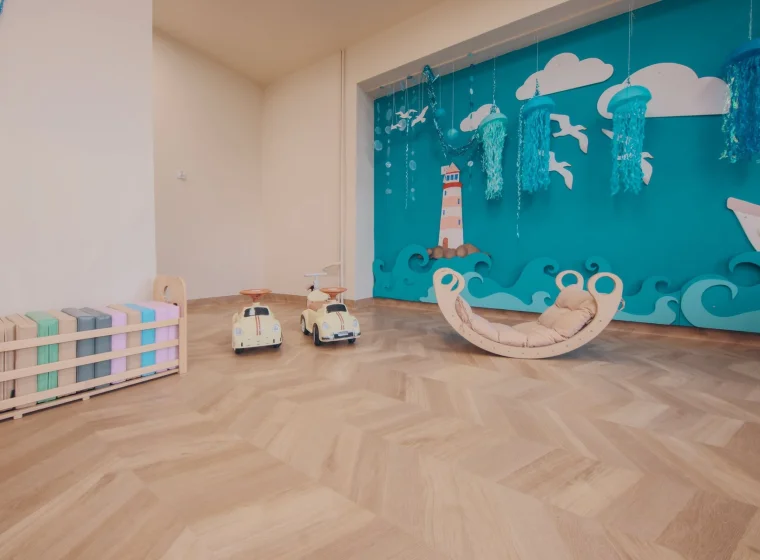 Realizacja montażu wykładziny w żłobku – 600 m² ciepła i przytulności