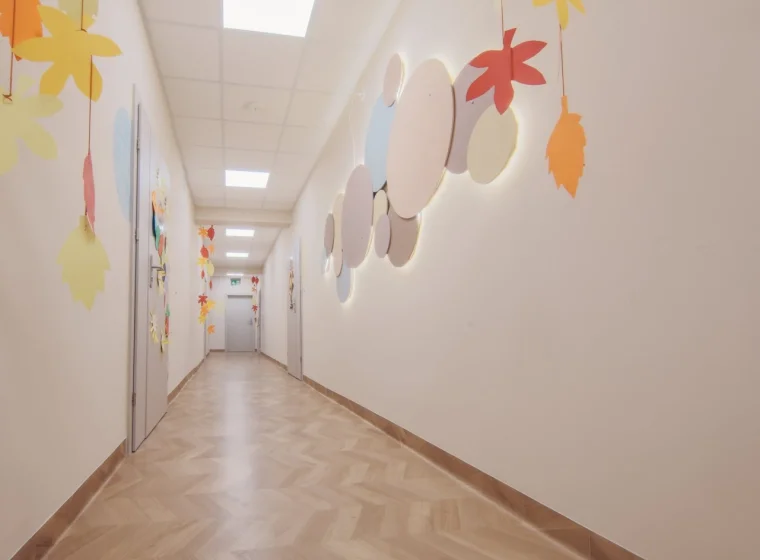 Realizacja montażu wykładziny w żłobku – 600 m² ciepła i przytulności