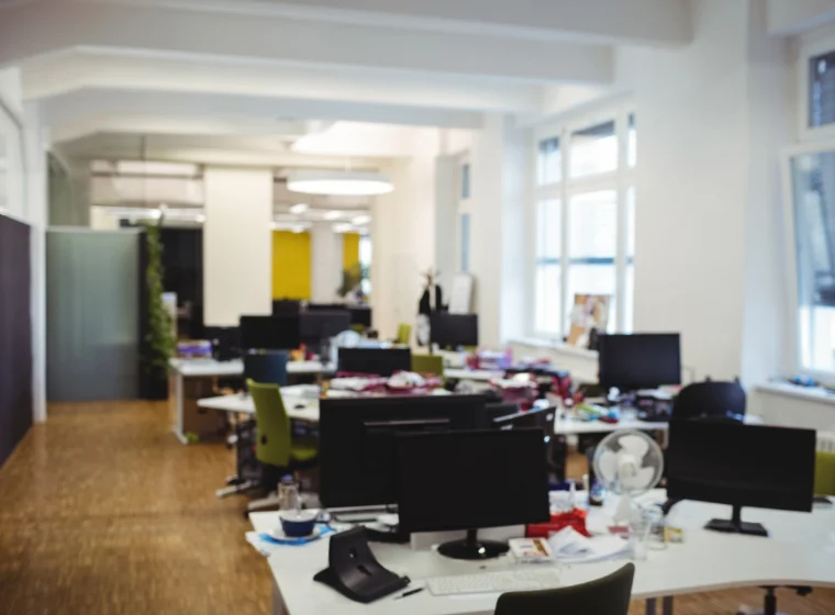 Podłogi do call center i open space – jak akustyka wpływa na pracę i co zrobić, żeby naprawdę pomagała?