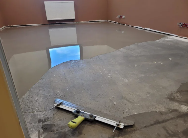 Rola gruntów i mas wyrównujących pod wykładziny obiektowe